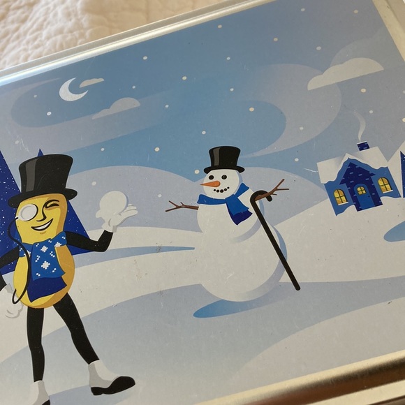 5/$25 Vintage Mr peanut tin. Mr peanut and snowman. Vintage modern look. - Picture 3 of 6